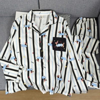 KiHan – Đồ Ngủ Nữ Dài Tay Kẻ Sọc Đen Họa Tiết Chó Lạp Xưởng Dachshund